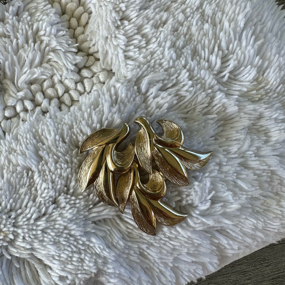 Monet Brooch vintage